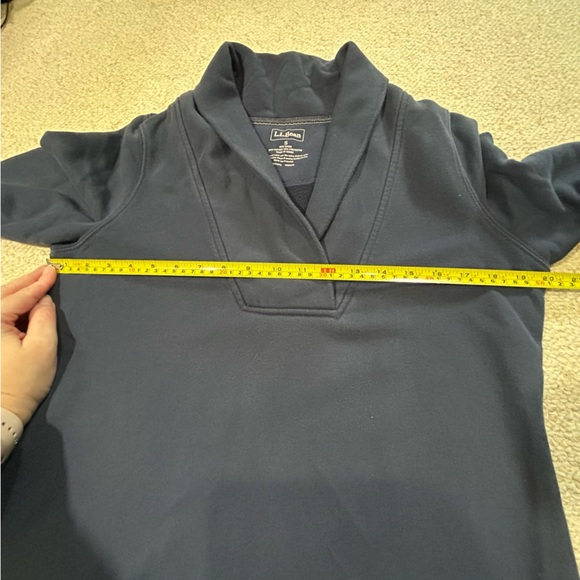 LL Bean Shawl Collar Long Sleeved Top Navy. Split hem sweatshirt. Size Small - Picture 8 of 10